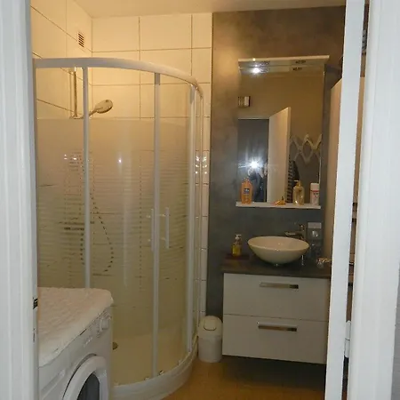 Le Lavandou, 2 Pieces, 4 Personnes - Fr-1-251-616 Apartamento
